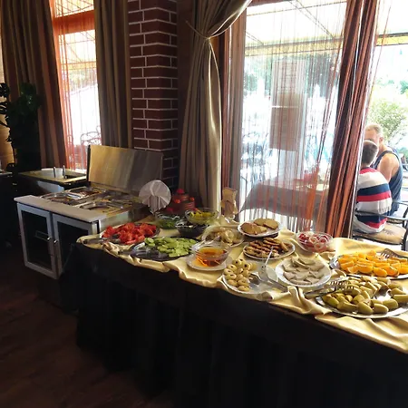 Hotel Cantilena Complex 3*